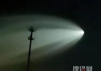 新疆多地拍到巨大发光不明飞行物 拖着长长的尾巴的感觉