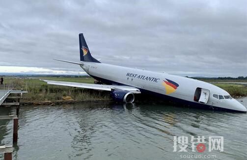 法国一波音737货机冲进湖里 原因竟是这样简直太可怕了