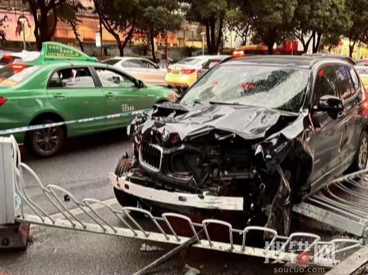 广州宝马车冲撞人群 致多人死伤 意外至极内幕简直太可恶了