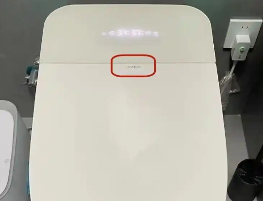 男子买三个大牌智能马桶发现是假货 为什么这么坑人?