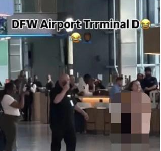 美国女子赤身大闹机场刺伤多人 实在太可怕了
